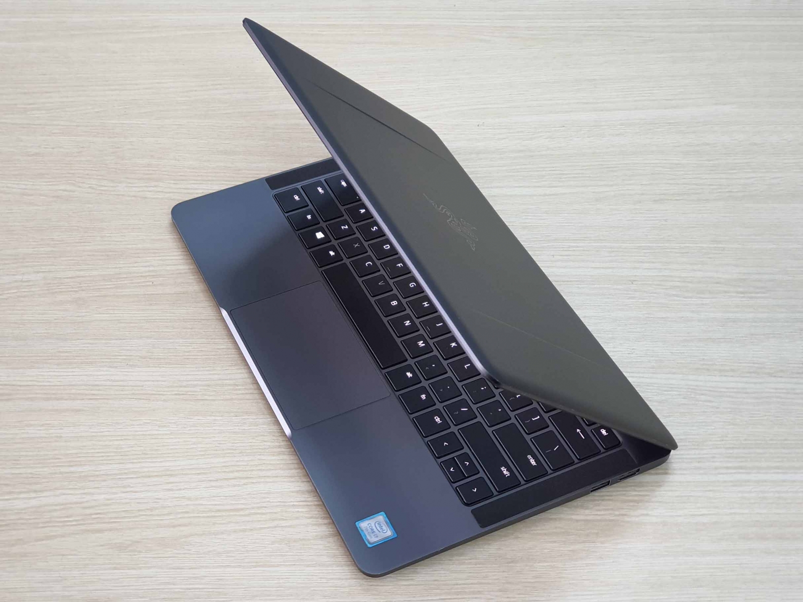 laptop màn hình đẹp